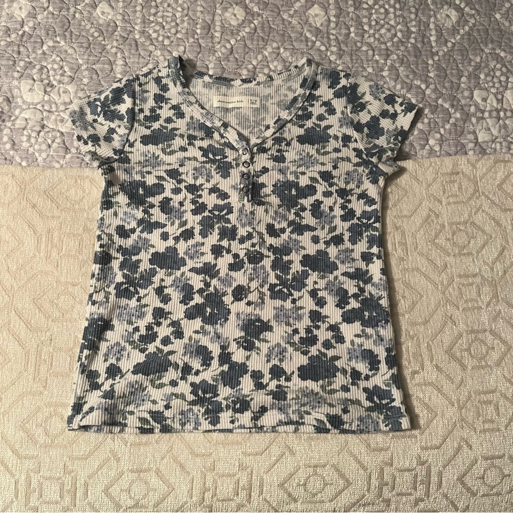 Abercrombie Kids Blue Floral Short Sleeve Tee. Girls size 11/12.